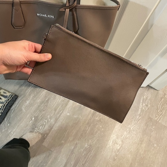 Michael Kors Tote purse - Picture 2 of 3